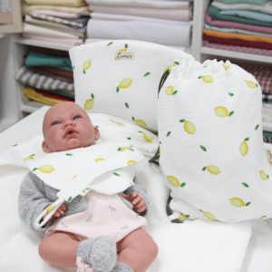Canastilla MEDIUM Alegre muselina estampada de limones